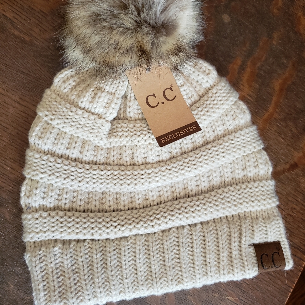 CC pom beanie Cheveux Corp